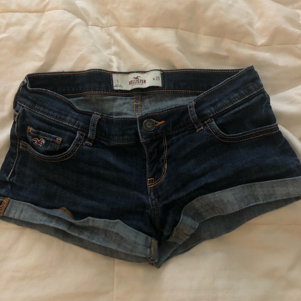 Dark wash Hollister jean shorts!!